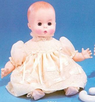 Effanbee - Mama's Li'l Darlin' - Ivory Dress - Doll